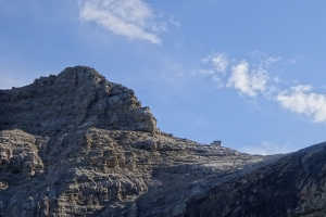 Silberhornhütte oben auf dem Grat